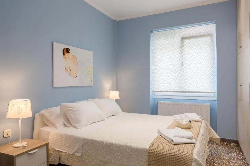 Grandma's Chic & Bright Athenian home with a Patio, Atena, Grecia