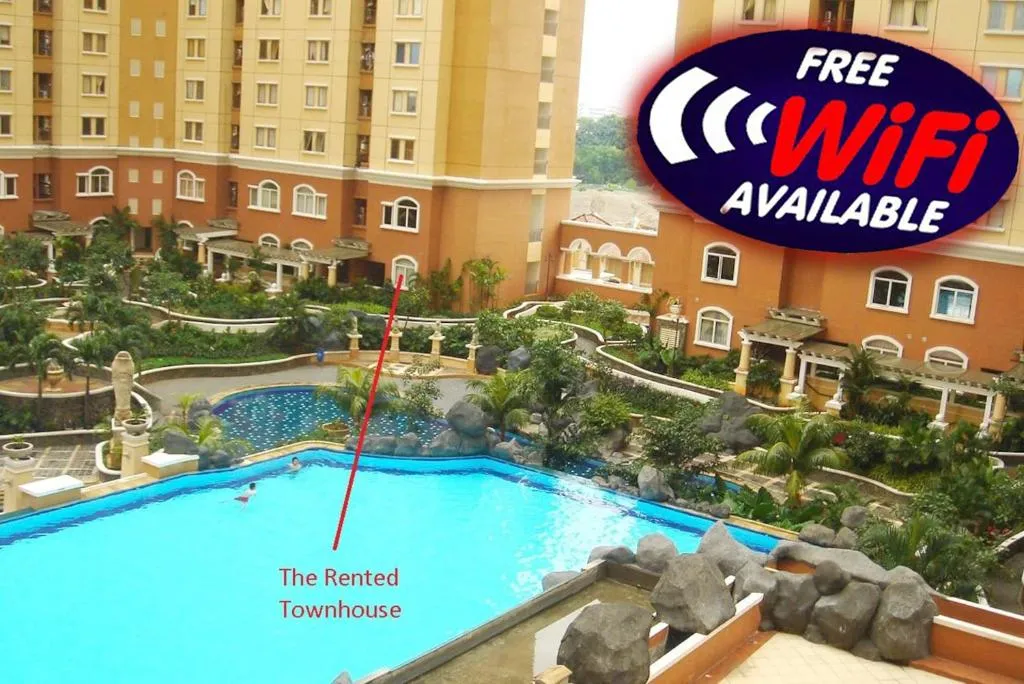 Rare & Spacious 97sqm Townhouse unit with Huge Garden and Pool, and In-Front-Of Neo Soho Mall, Jakarta, Indonezia