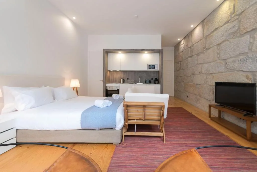 LovelyStay - Rico's Apartment - Almada 2º F, Porto, Portugal