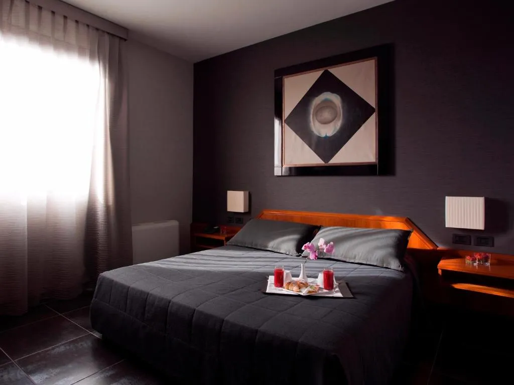 Hotel Zone, Roma, Italia