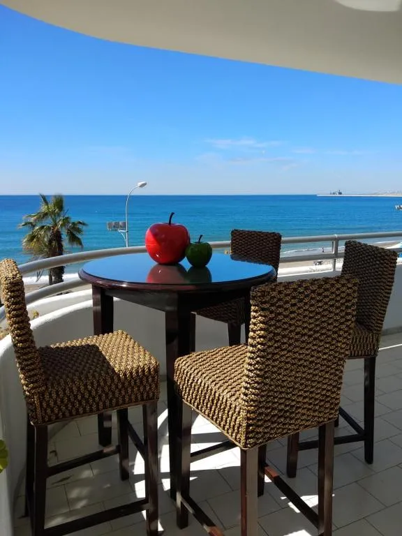 Villa Venecia, Apartamento de Lujo en 1º línea de playa + parking, Malaga, Spain