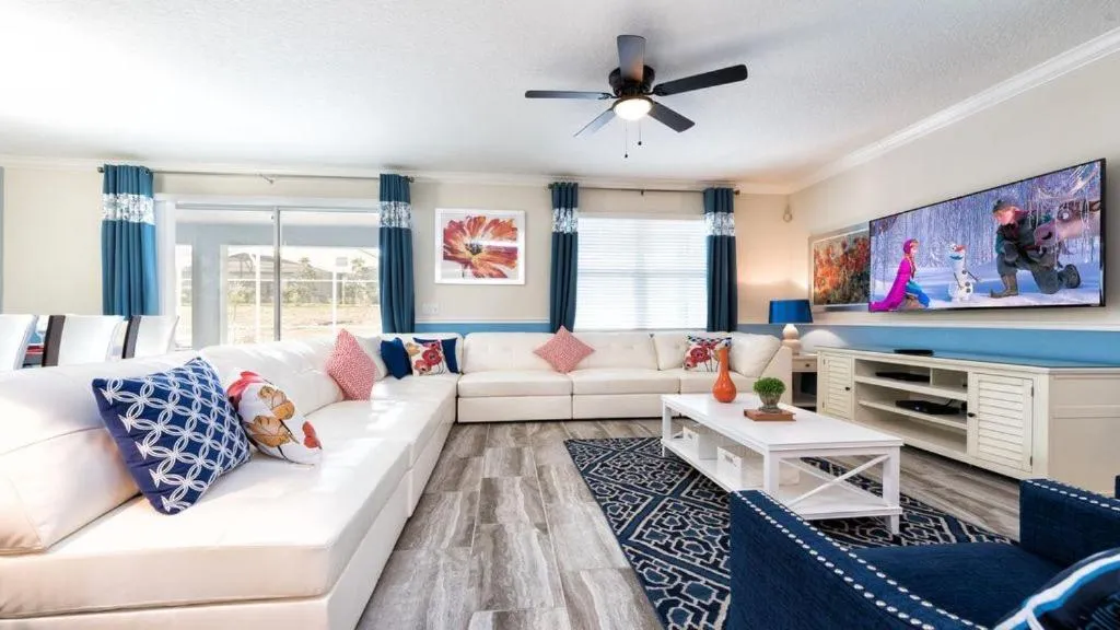 8BR Villa on Hazard, Davenport, United States