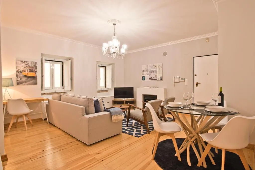 BmyGuest - São Bento Garage Apartment, Amadora, Portugal
