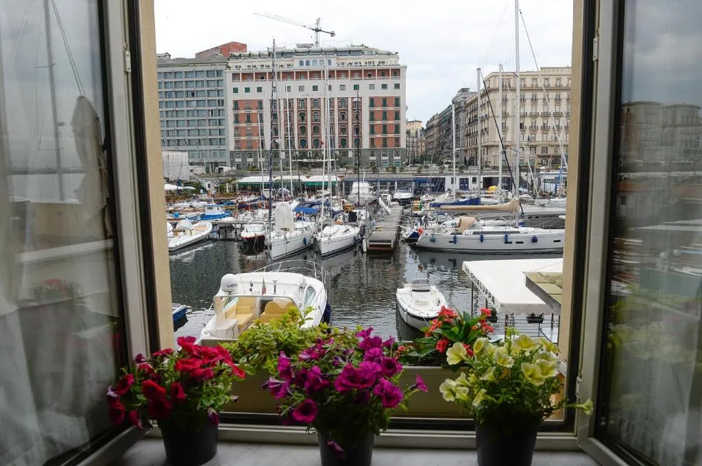 Casa del Porto al Borgo Marinari, Napoli, Italia