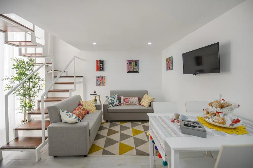 MIRANDA APARTMENTS nel cuore del Vomero, Napoli, Italia