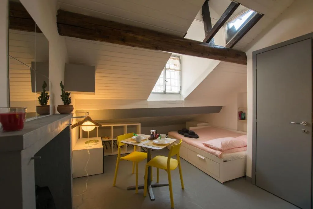 Casa Baudelaire, Milano, Italia