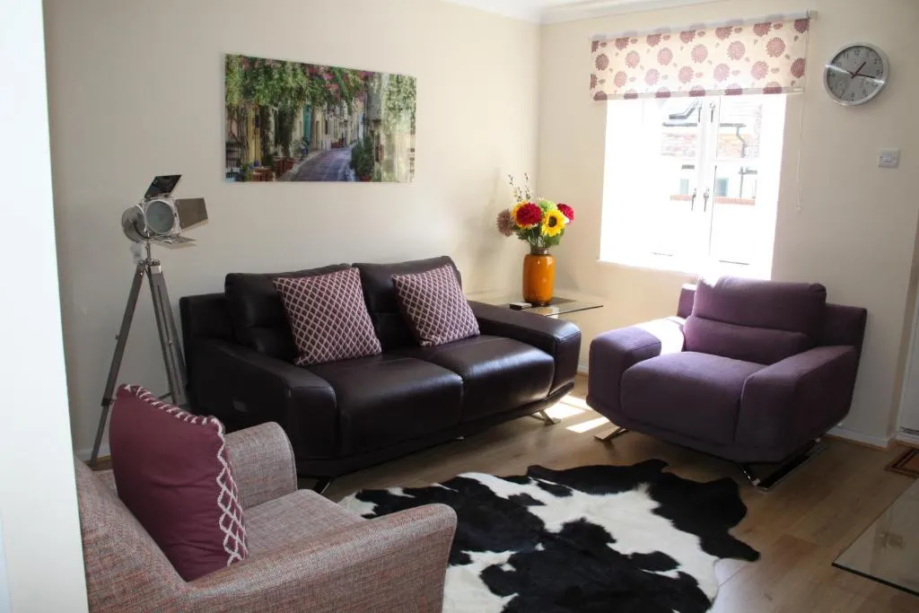 City Centre Town House with River Walks and Free Parking C27HK, York, Marea Britanie