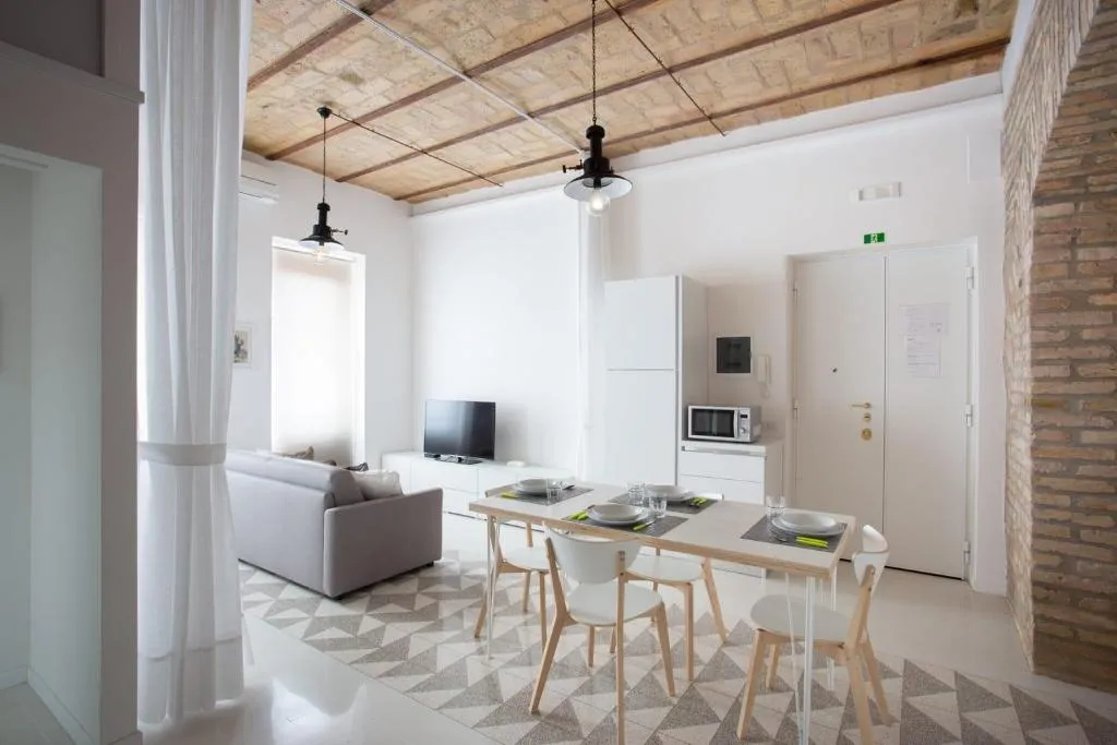 Lilli Vatican White Domus, Roma, Italia