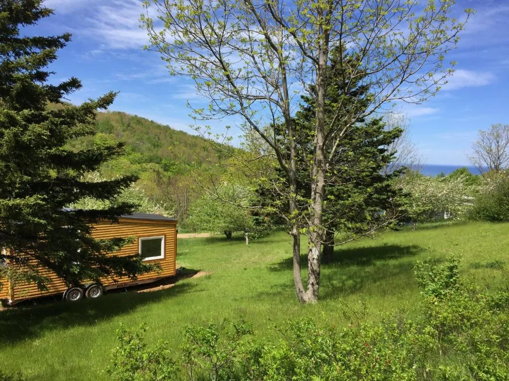 Tiny Nest House near Inverness with waterfall and sandy beach, Ardersier, Canada