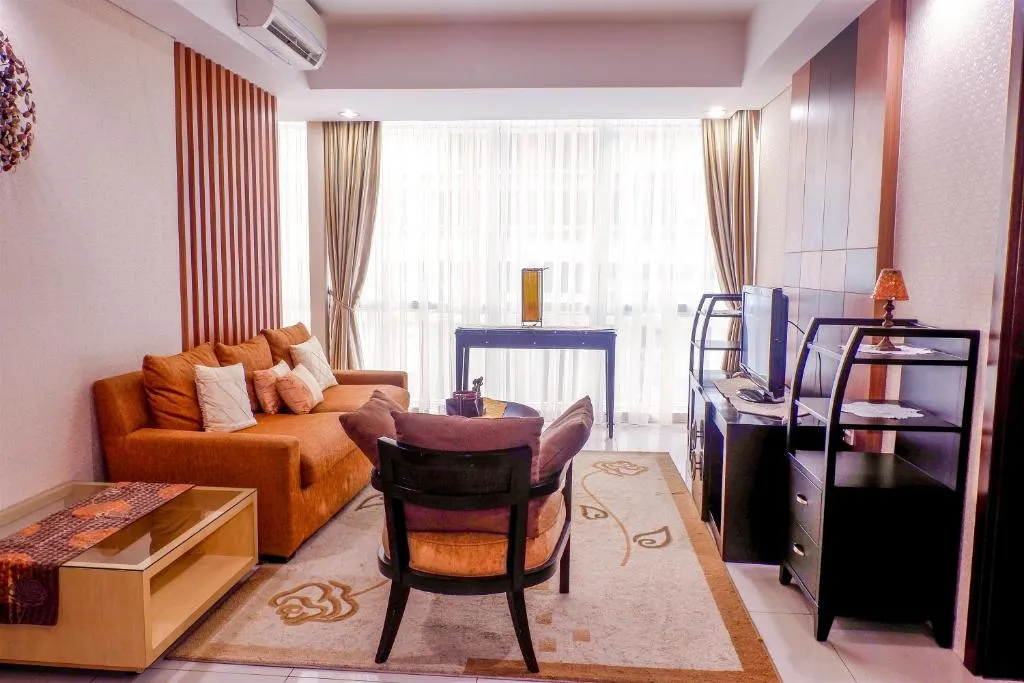 2BR Cozy Pool View Kemang Village Residence Apartment By Travelio, Jakarta, Indonezia