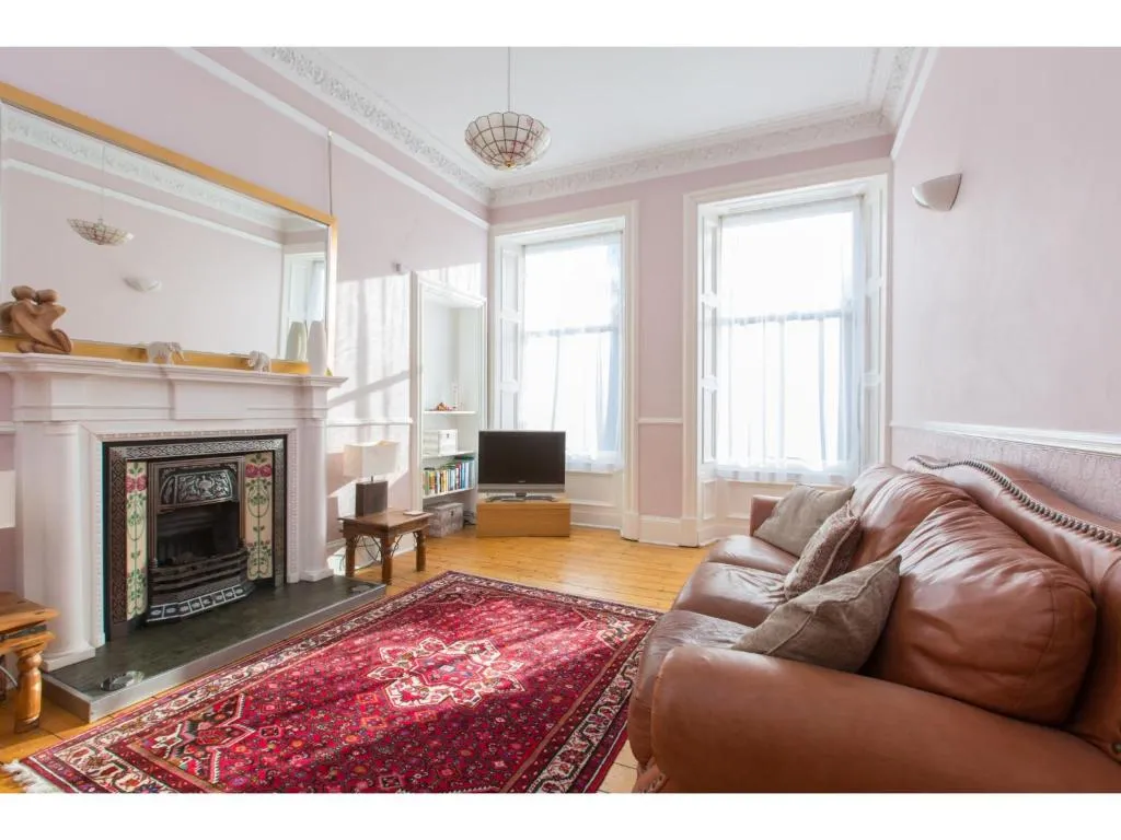 Beautiful Georgian Flat in Edinburgh - sleeps 4, Edinburgh, United Kingdom