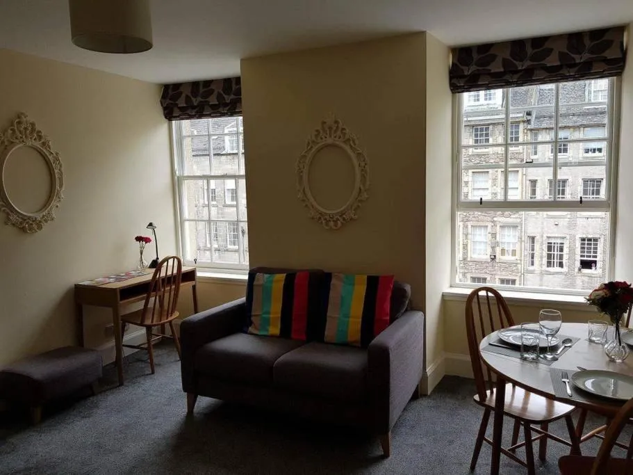 Fantastic apartment in the heart of old town, Edinburgh, United Kingdom