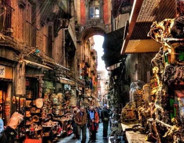 Dante Street 49, Napoli, Italia