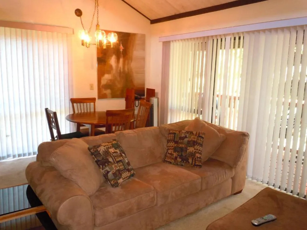 Two-Bedroom Deluxe Townhouse Unit #51 by Snow Summit Townhouses Bus Lic #23581, Big Bear Lake, Statele Unite ale Americii