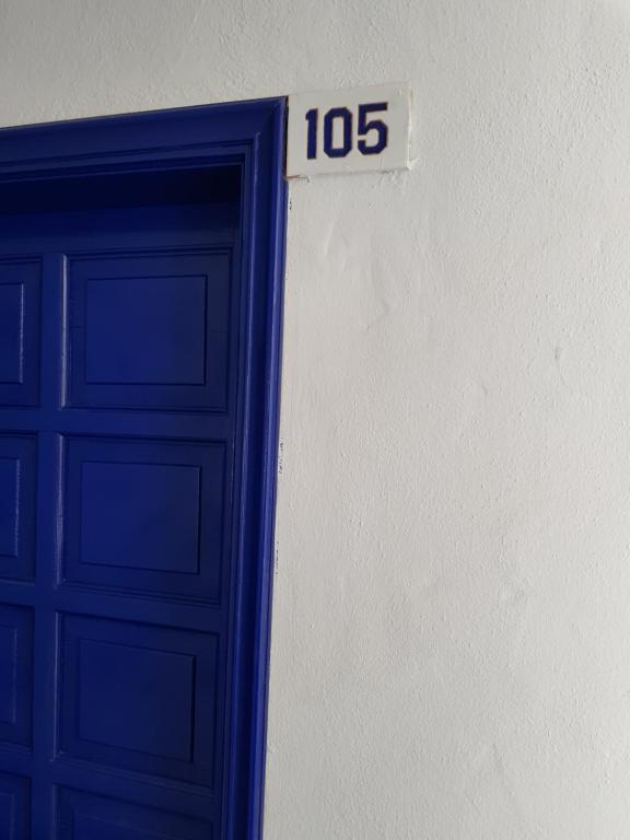 151838294