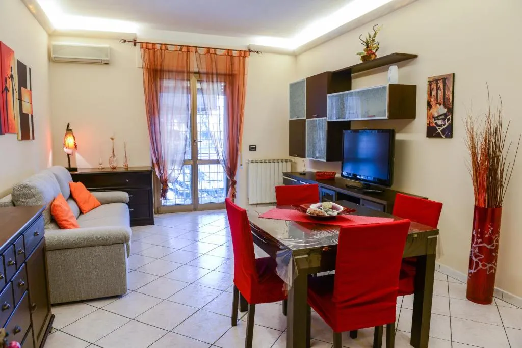 Anagnina Home, Roma, Italia