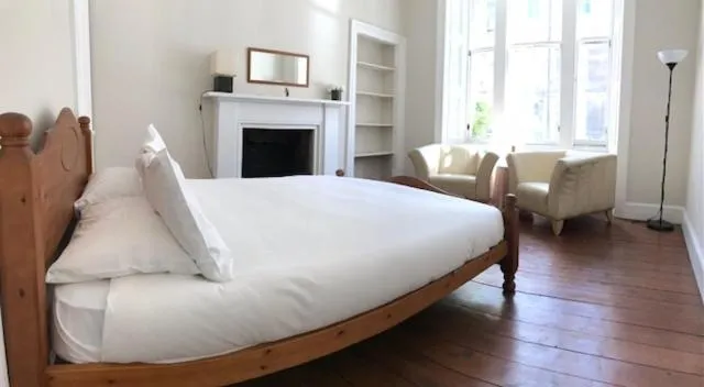 Silver Lining - Stockbridge Apartment, Edinburgh, United Kingdom