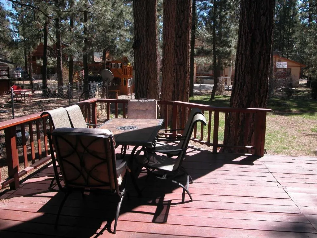Pooh Bear's Hollow, Big Bear Lake, Statele Unite ale Americii