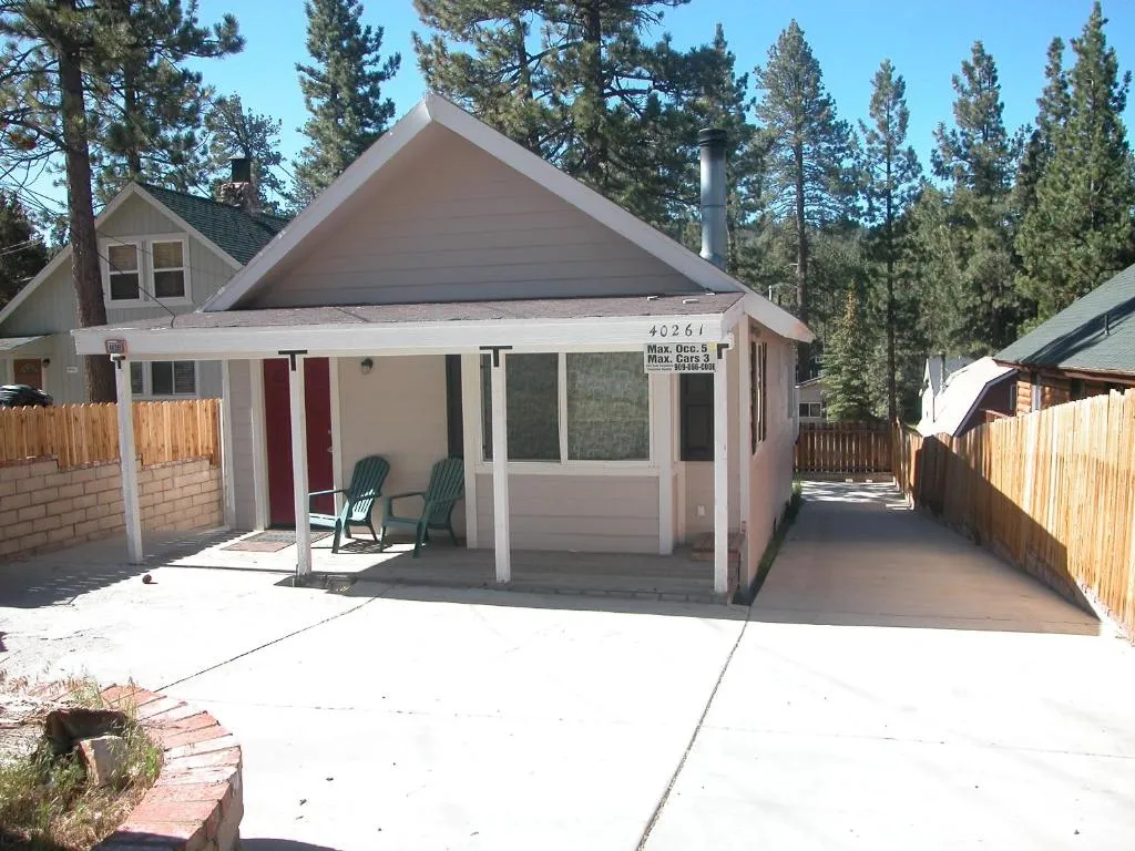Big B's Den, Big Bear Lake, Statele Unite ale Americii