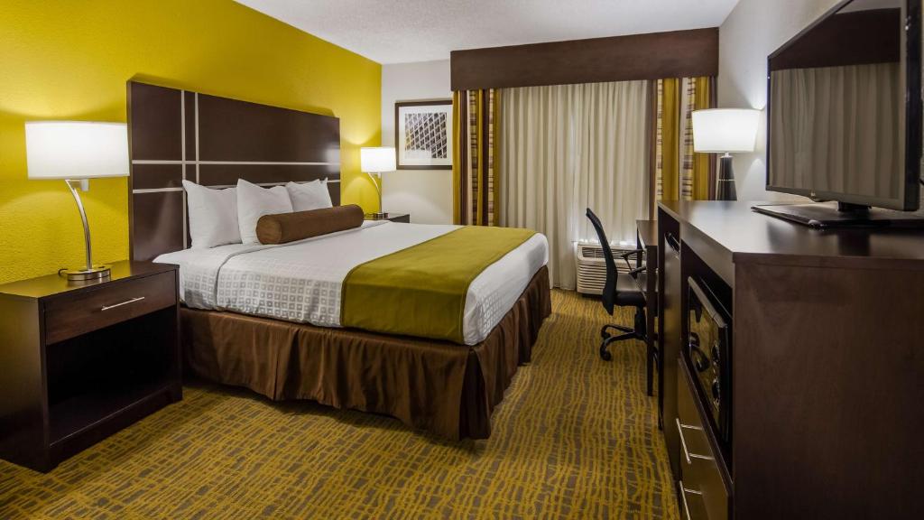 31 Dreamy Hotels Near Wake Forest University 42 Best Western Plus Hanes Mall image