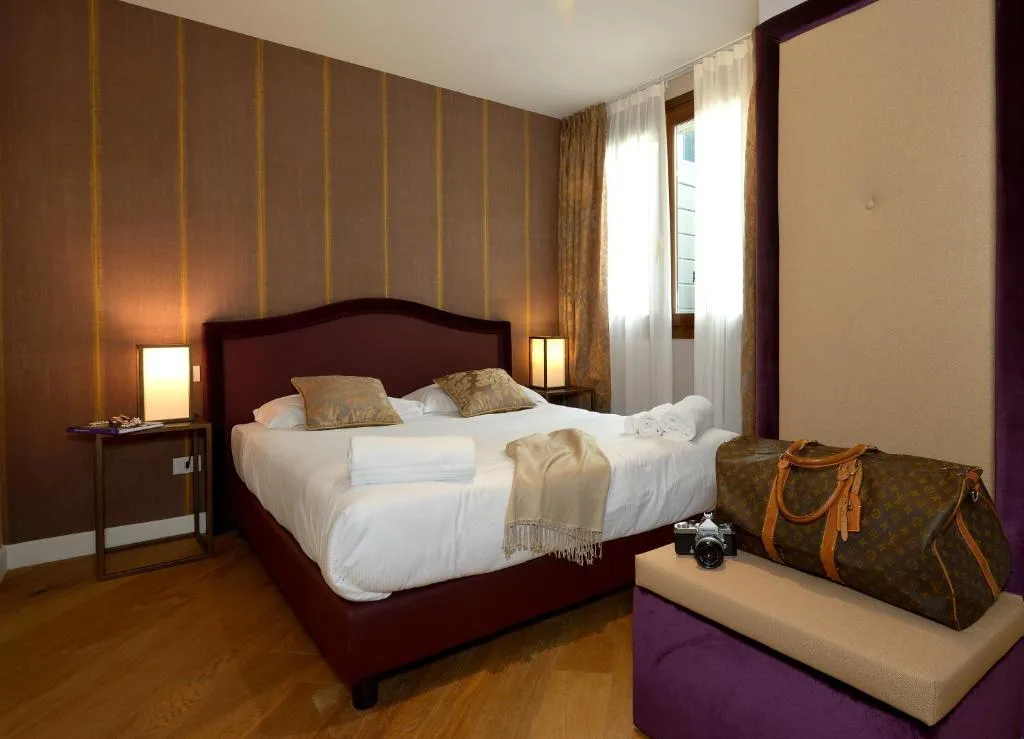 Residence La Fenice, Venice, Italy