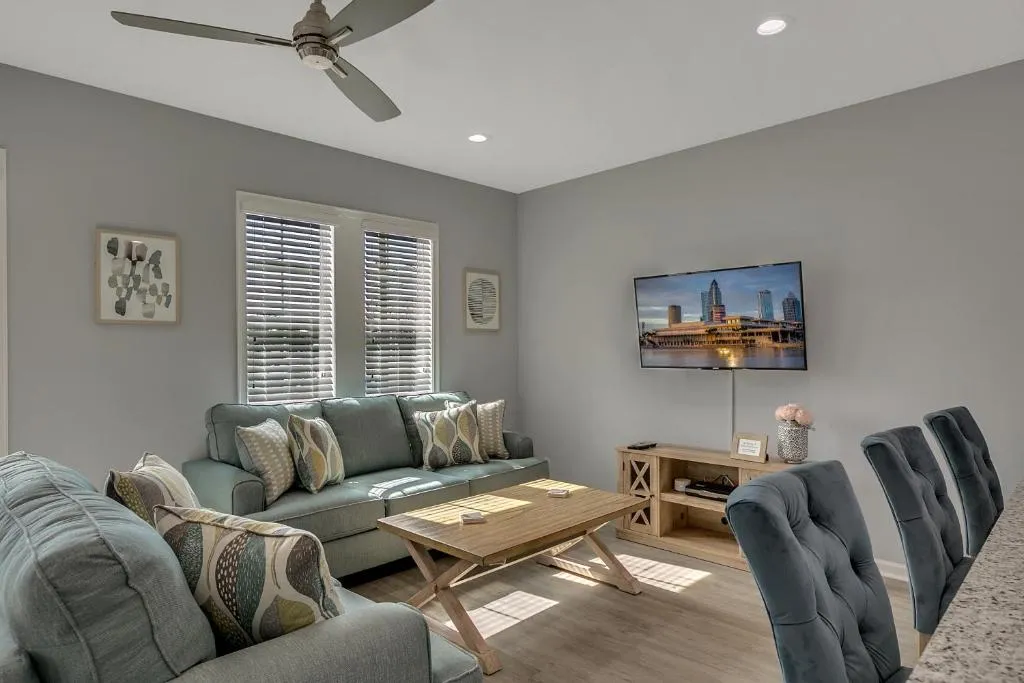 New 3/2 Duplex Minutes From Heart of Tampa -Unit B, Tampa, Statele Unite ale Americii