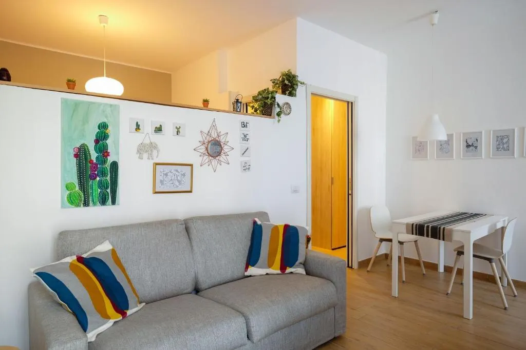 Milan Loft with Balcony, Milano, Italia