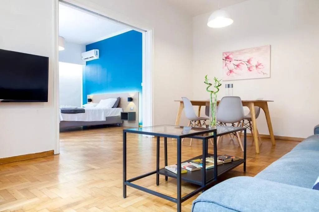 TONI'S 2BD Home in Centre, 15 sec to Metro, Atena, Grecia