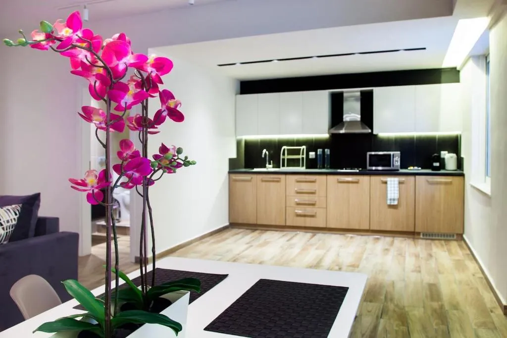 TONI'S 2BD Apartment with Terrace next to Stadium, Atena, Grecia