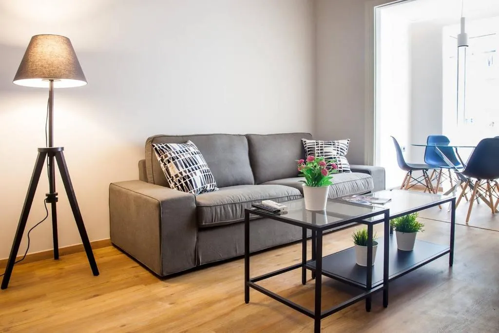 TONI'S Charming Apartment 2BD, close Thisseo Metro, Atena, Grecia