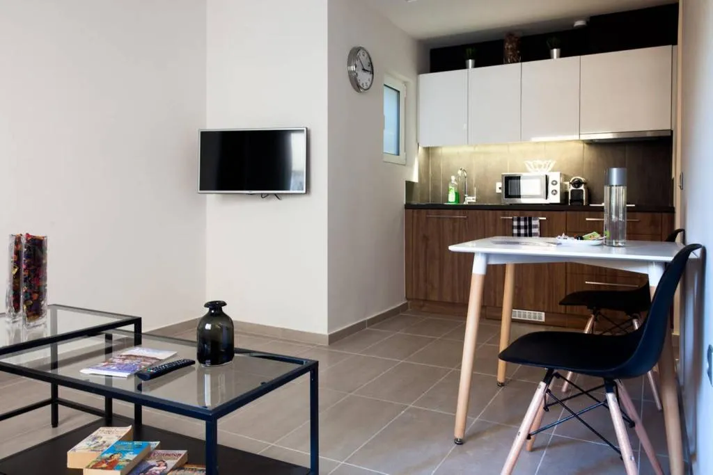 TONI'S Charming Apartment in the Thisseo station, Atena, Grecia