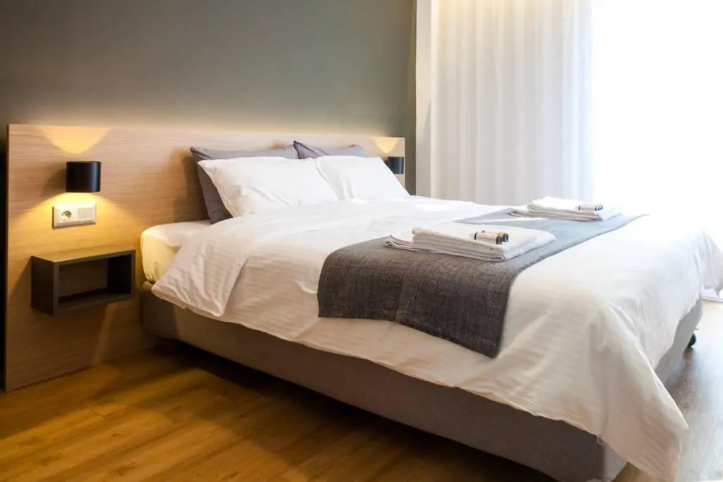 TONI'S Comfy home near Acropolis with Small Garden, Atena, Grecia