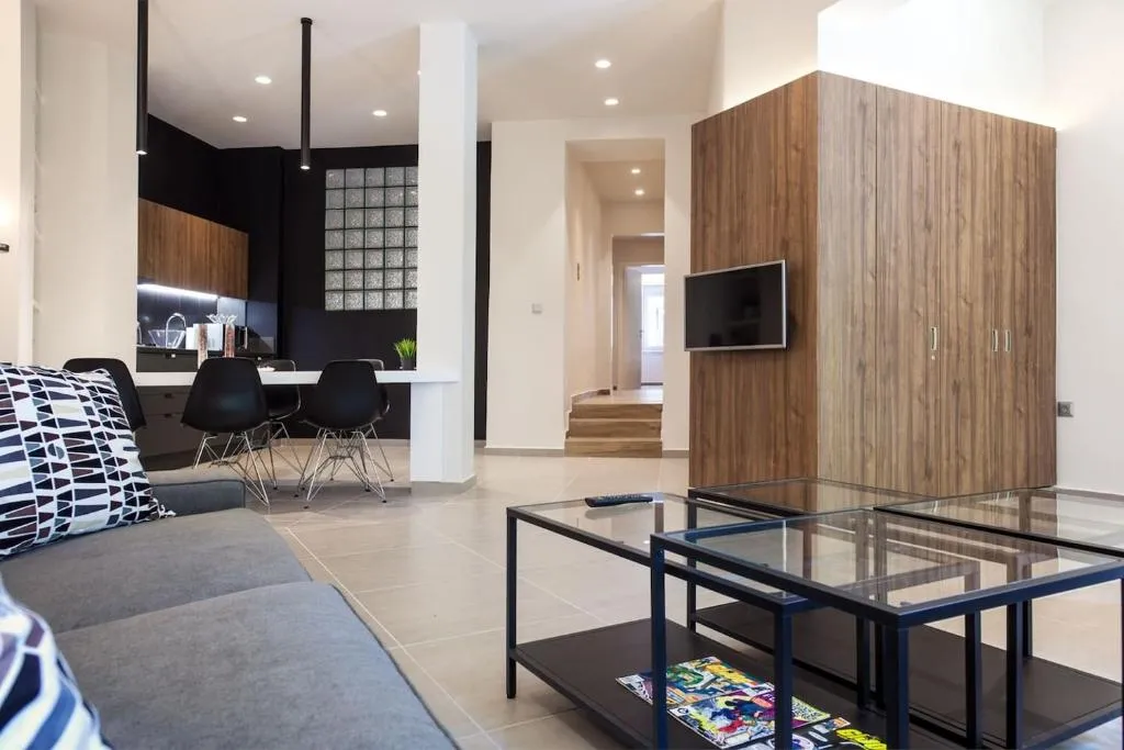TONI'S Choice to stay in Athens, 2BD Modern House, Atena, Grecia