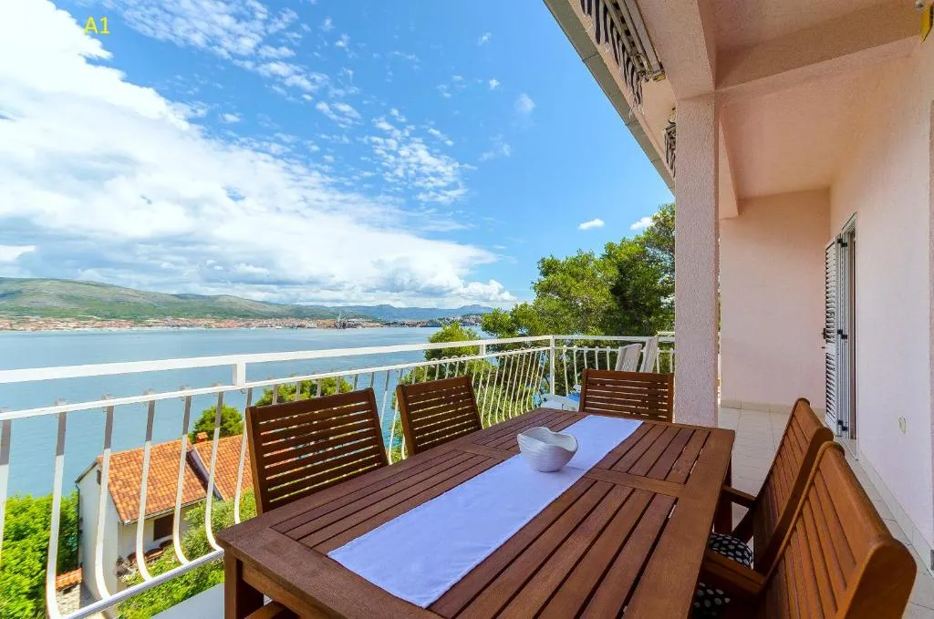 Apartment Nevenka, Trogir, Croaţia