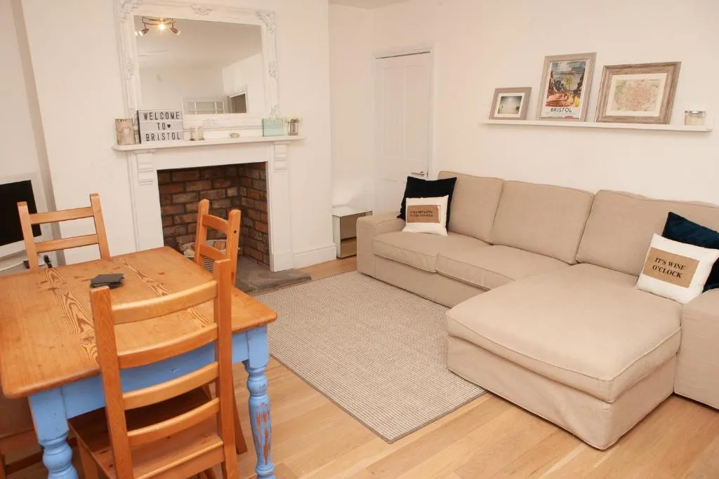 2 Bedroom Apartment in Prime Clifton Location, Bristol, United Kingdom