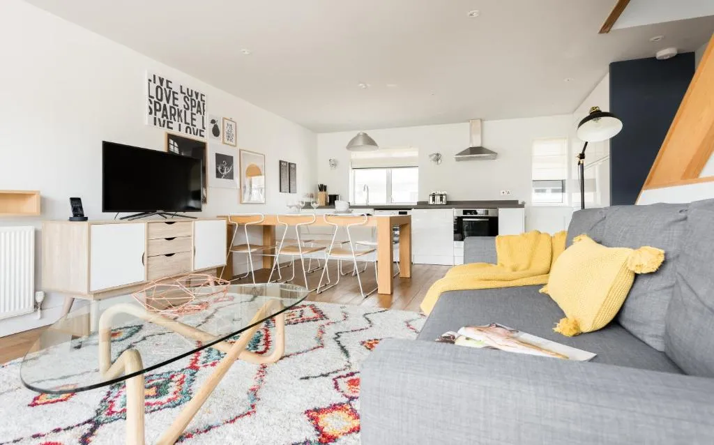 The Press House - Stylish 2BDR British Design Home, College Corner, United Kingdom