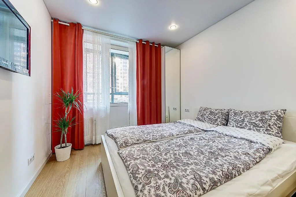 Red & Blue Curtains Studio, Sankt Petersburg, Rusia