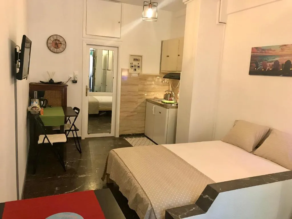 Edem Riviera Studio,close to beach,in Paleo Faliro, Atena, Grecia
