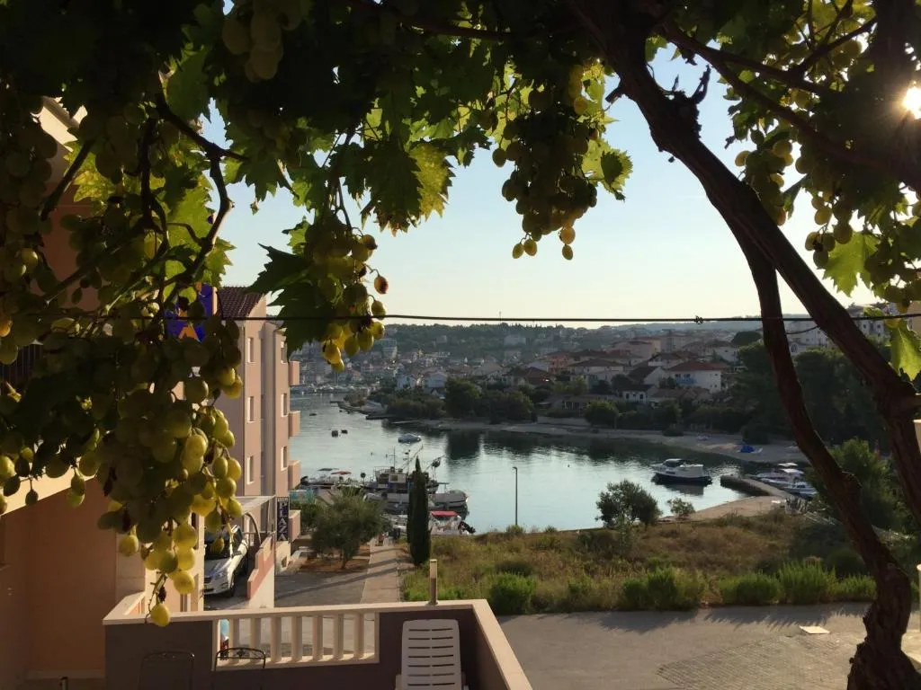 Apartments Villa Zica, Trogir, Croaţia