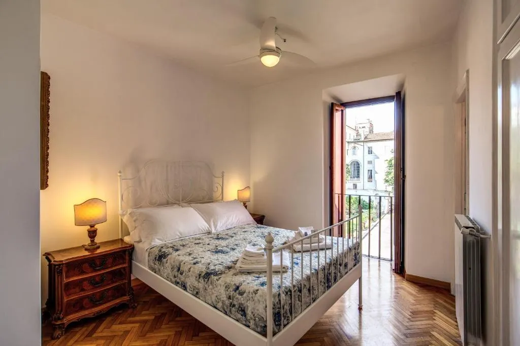 Campo di Fiori 2 bedroom Via Giulia, Roma, Italia
