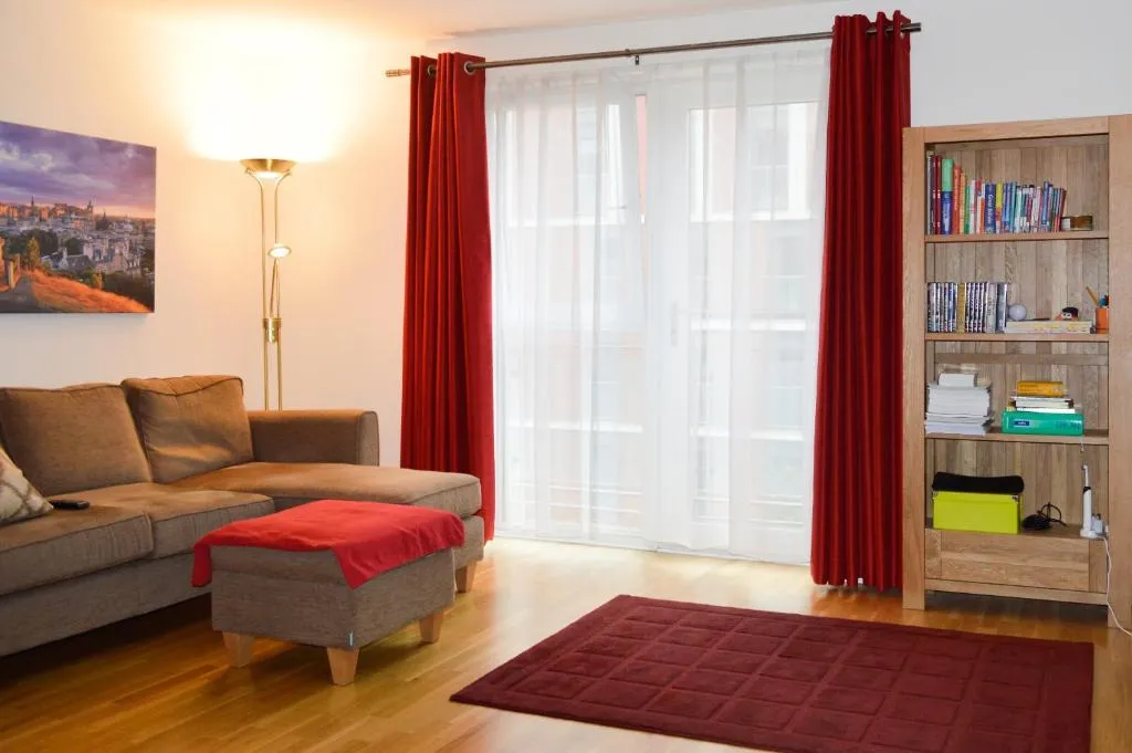 Modern 2 Bedroom Property in Central Edinburgh, Edinburgh, United Kingdom
