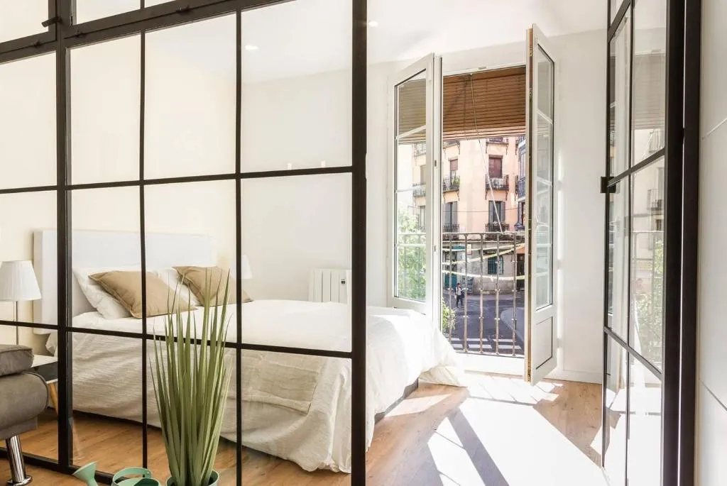 Modern Apartment in Toledo Street by Batuecas, Madrid, Spania