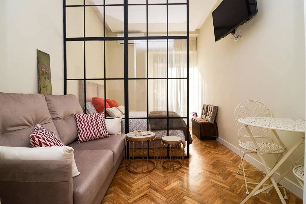 Downtown Apartment in Calle Atocha by Batuecas, Madrid, Spania