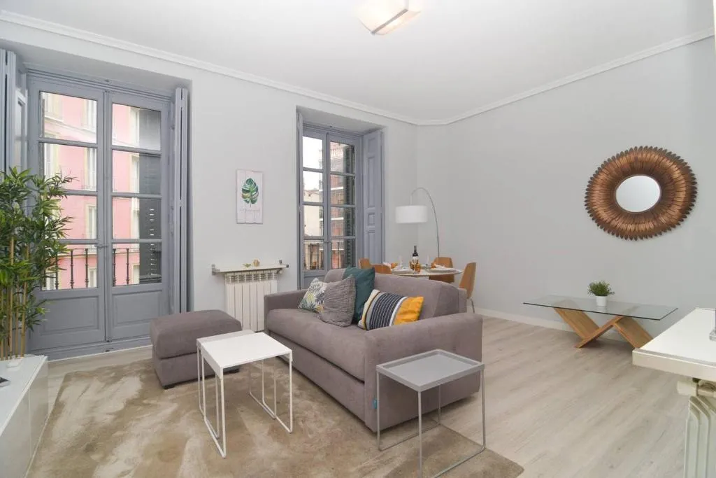 Bright Apartment in La Latina by Batuecas, Madrid, Spania
