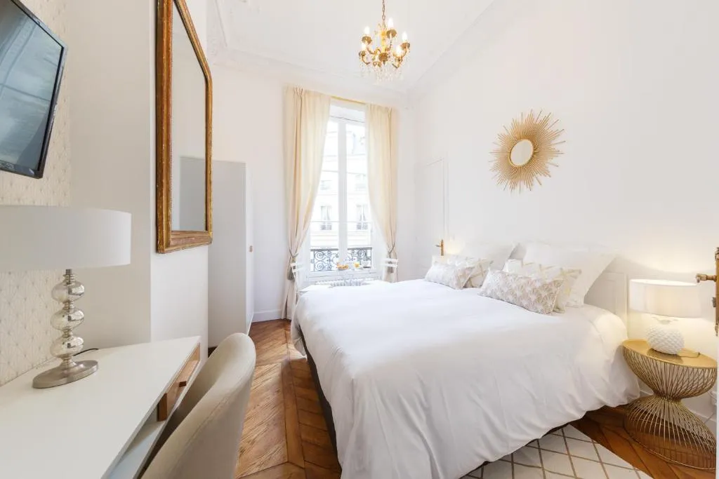 Maison de Lignières - Bed & Breakfast - Paris quartier Champs-Elysées, Paris, Franţa