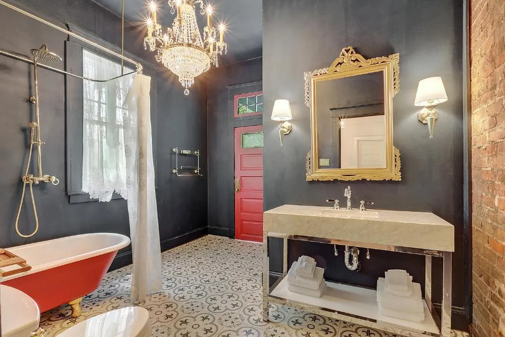 2bd French Luxury w/ courtyard, New Orleans (LA), United States