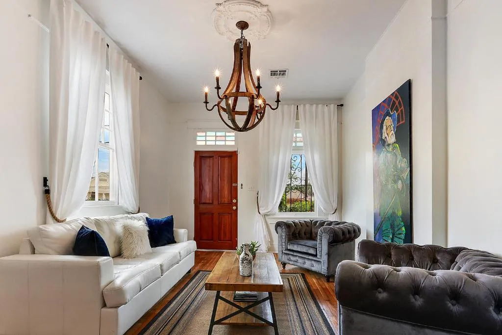 2bd Luxury Modern w courtyard, New Orleans (LA), United States