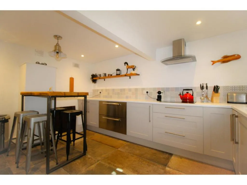 Terraced Kemptown house with a balcony by the sea, Brighton and Hove, United Kingdom