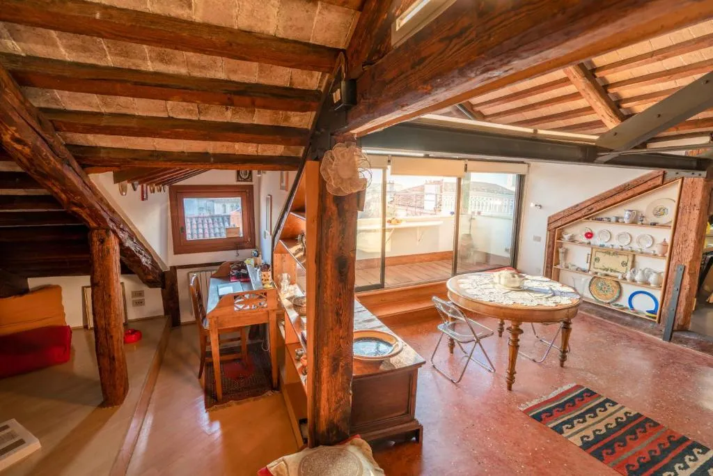 Romantic Penthouse, Venice, Italy
