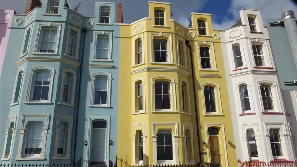 Tenby Towers, Tenby, Marea Britanie